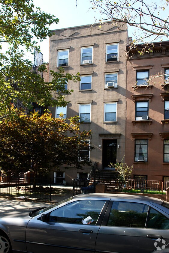 Primary Photo - 96 1st Pl