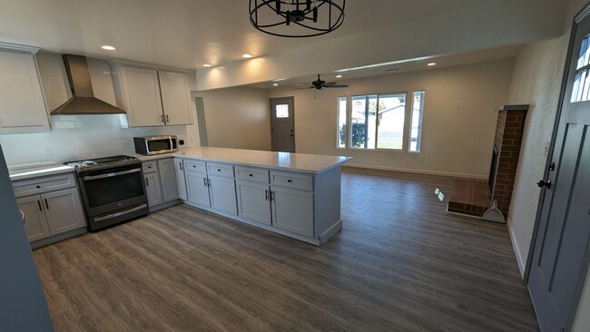 Building Photo - Fully Remodeled 4 Bedroom 2 Bath Home