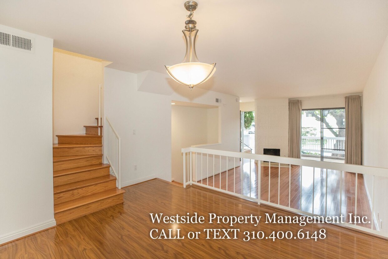 Primary Photo - Stunning Tri Level Townhouse - West LA Nei...