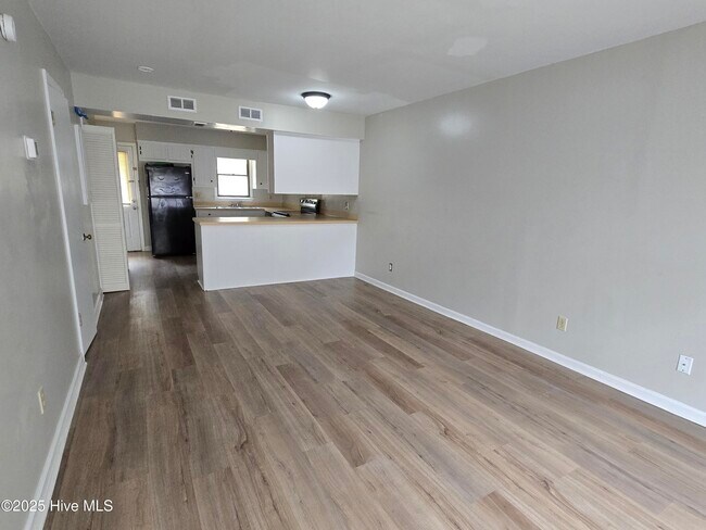 Foto del edificio - 102 Cedar Ct