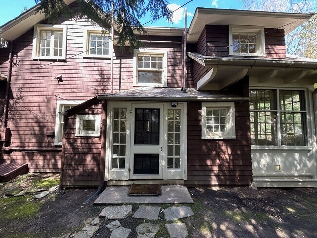 Building Photo - North AVL -  Renovated Arts & Crafts Cottage