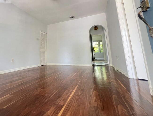 Foto del edificio - 315 NE 110th St