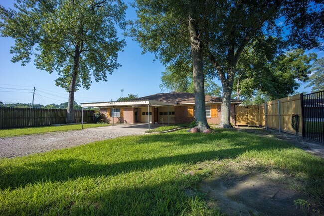 Building Photo - 17411 Strack Dr E