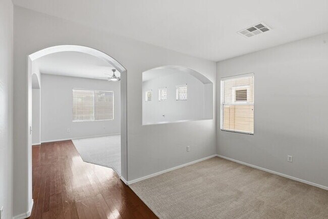 Foto del edificio - 4265 E Windsor Dr