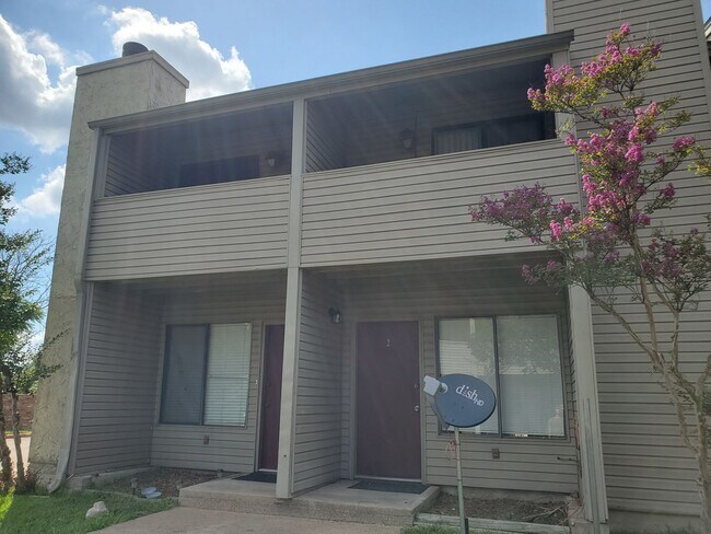 Foto del edificio - College Station - 2 bedroom / 1.5 bath / 2...