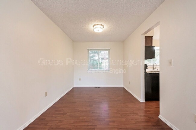 Foto del edificio - 580 E Kettle Ave