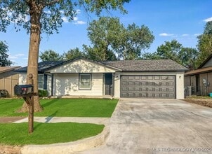 Building Photo - 3001 S Ash Ct