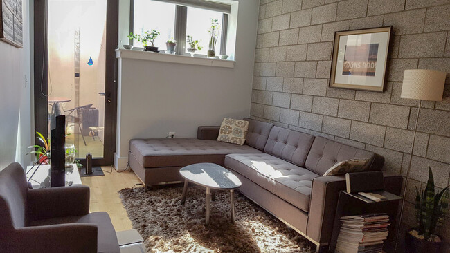 Foto del edificio - 2117 10th St NW