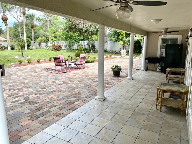 Foto del edificio - 8241 Wellsmere Cir
