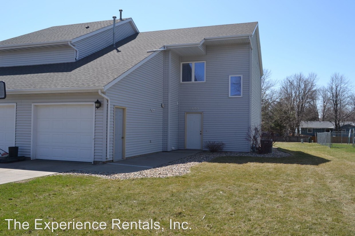 Primary Photo - 3 br, 1.5 bath Apartment - 6603 W. 43rd St.