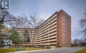 Building Photo - 3533 Derry Rd E