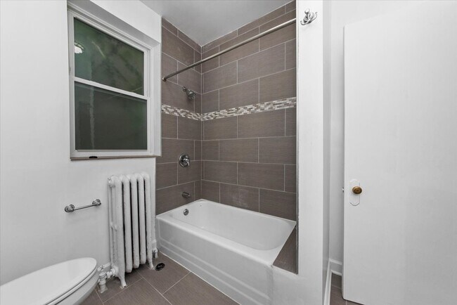 Foto del edificio - 6427 N Greenview Ave