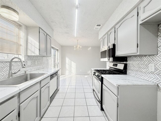 Building Photo - 12715 Middlesbrough Ln