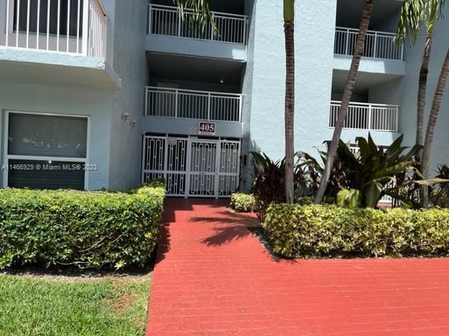 Building Photo - 405 S Pine Island Rd