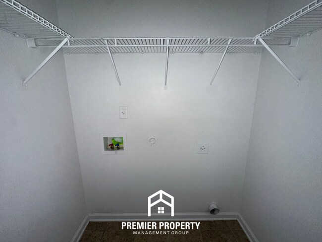 Foto del edificio - 2274 Southern Woods Dr