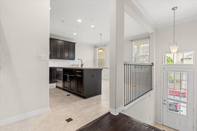 Building Photo - 2046 Prospect Ave