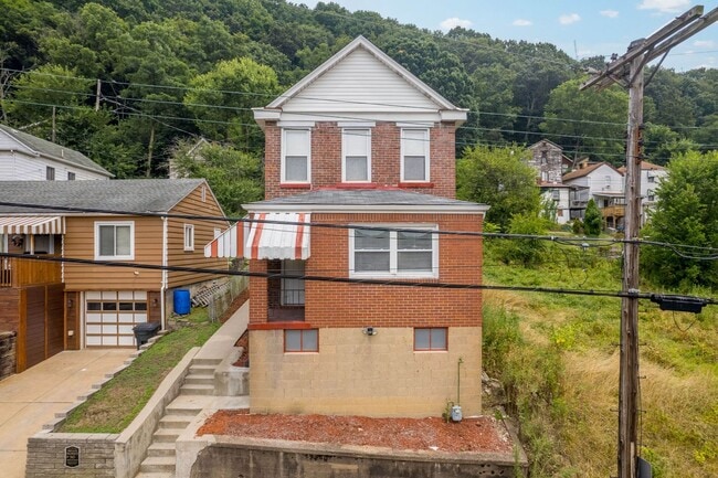 Building Photo - Stunning 3 bed, 2.5 bath home in McKees Rocks available October 1!