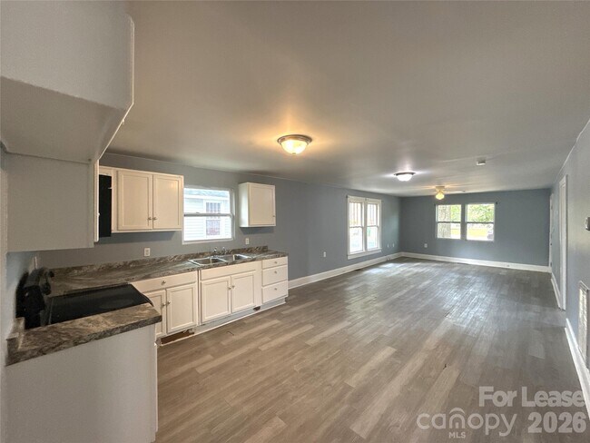 Foto del edificio - 207 Bradford Dr