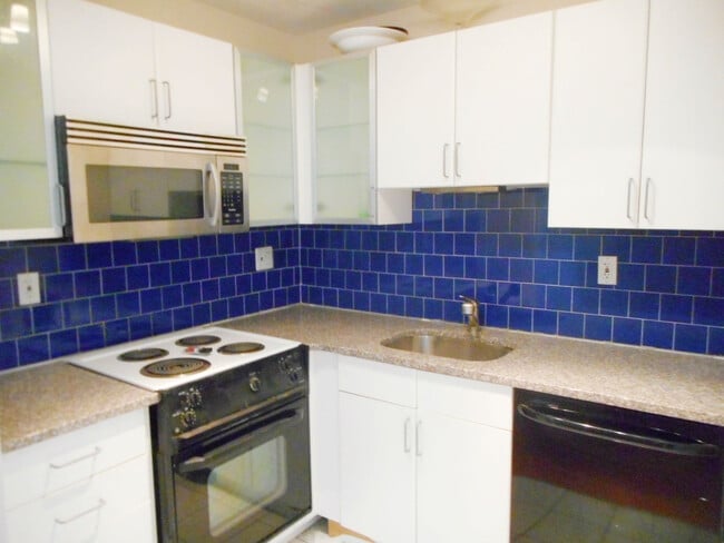 Building Photo - 10 Scottfield Rd