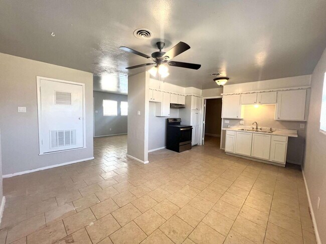 Foto del edificio - 1711 E 1st St