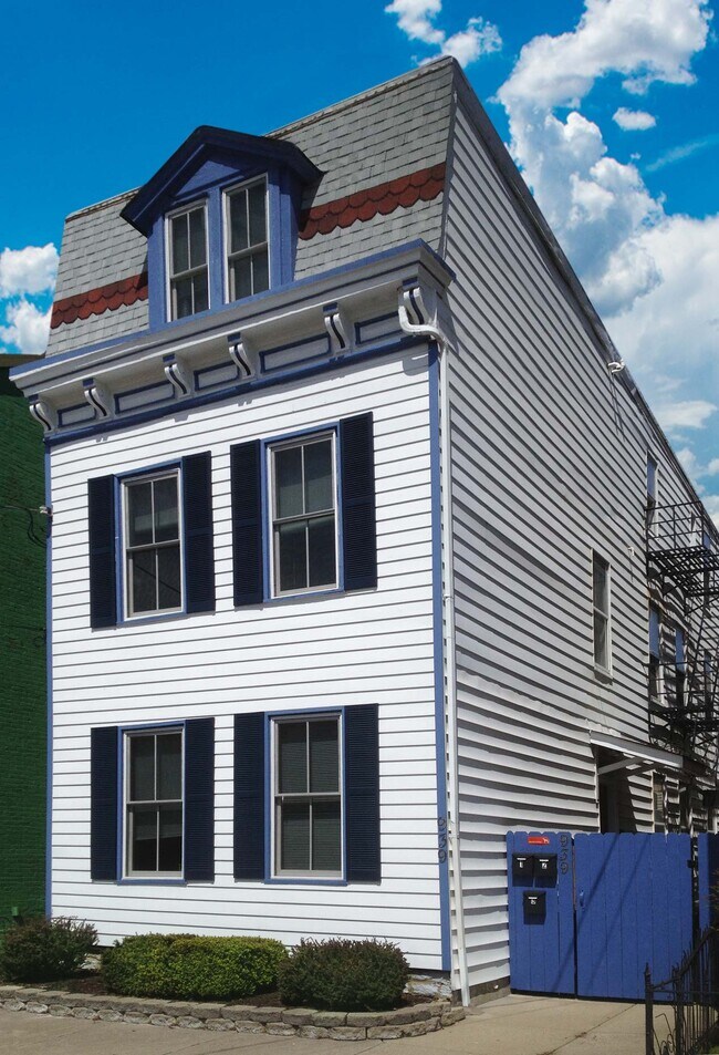 Building Photo - 939 Washington Ave