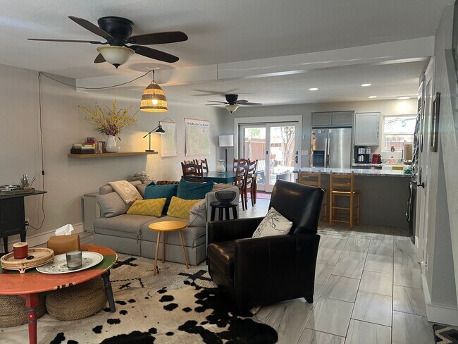 Foto del edificio - Updated Townhouse backed by National Forest