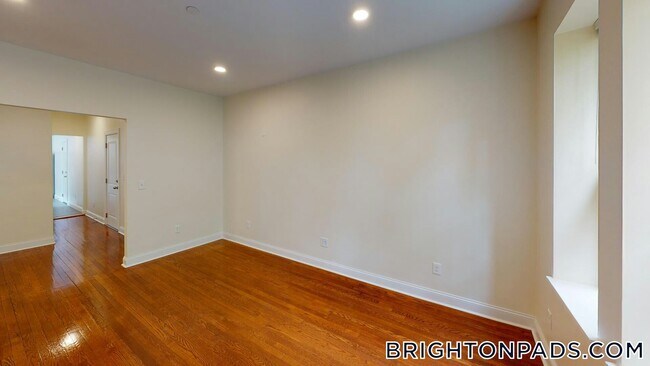 Building Photo - 123 Sutherland Rd
