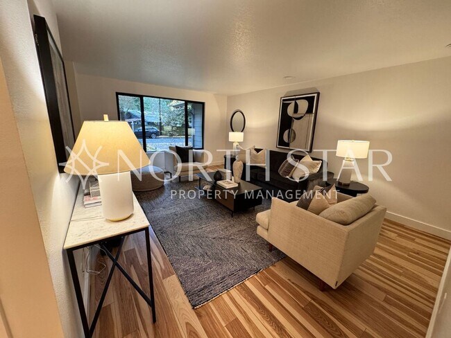 Building Photo - Remodeled Single Level Living.