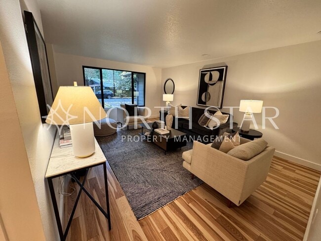 Foto del edificio - Remodeled Single Level Living.