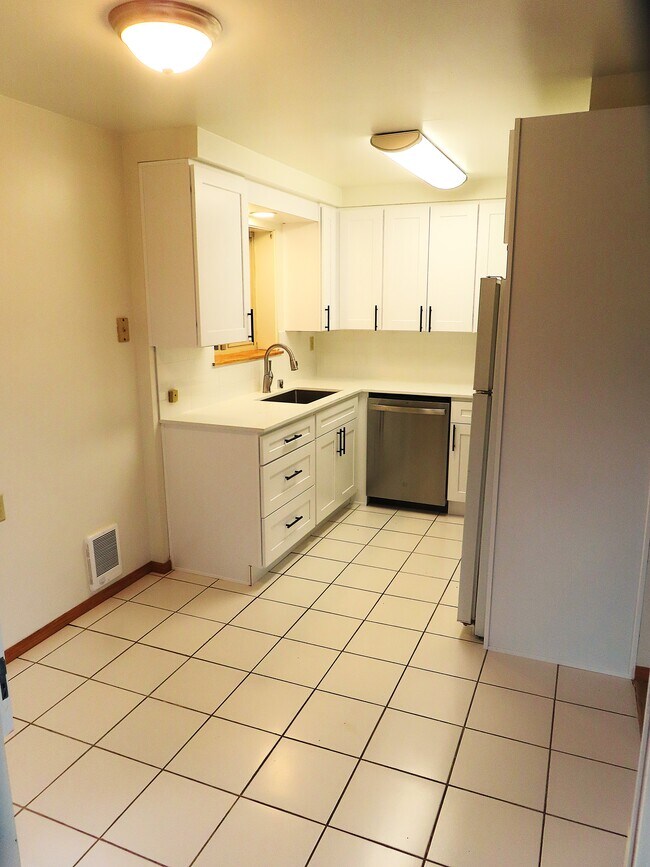 Foto del edificio - 5220 Sand Point Way NE