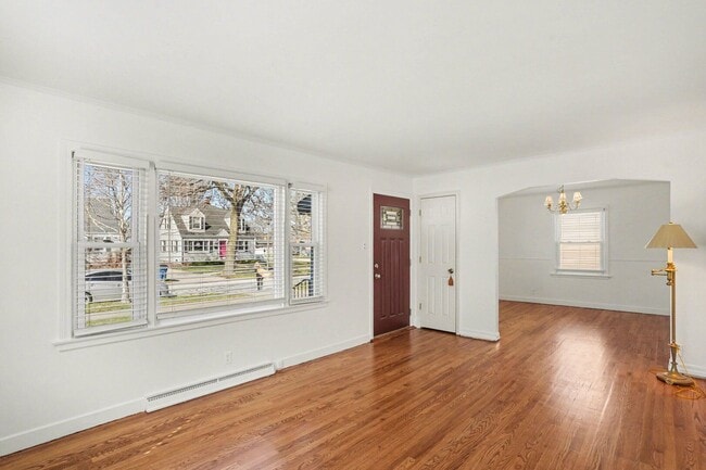 Building Photo - 995 Swain Ave