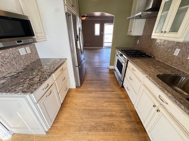 Building Photo - Great Location 2 Bed 1 Bath!