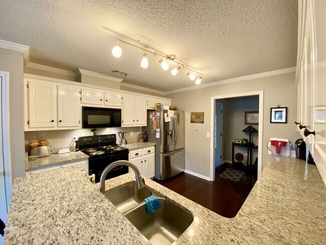 Building Photo - 3 bedroom PLUS a large Bonus room in Marti...