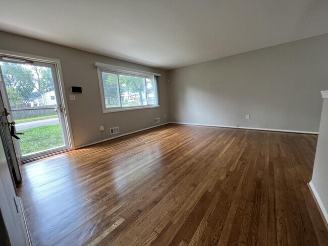 Foto del edificio - 8400 Richville Dr
