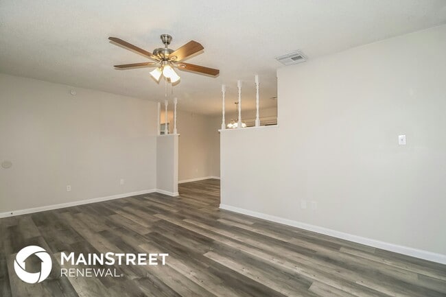 Building Photo - 216 Lochmond Dr