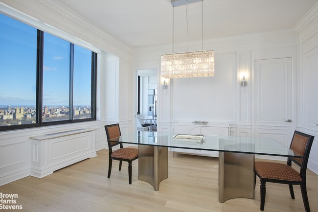 Building Photo - Triple Mint Spectacular Views