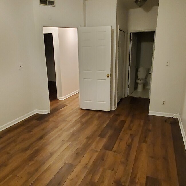 Foto del edificio - 5936 McPherson Ave