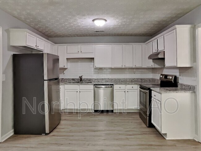 Building Photo - 595 Fisher Dr