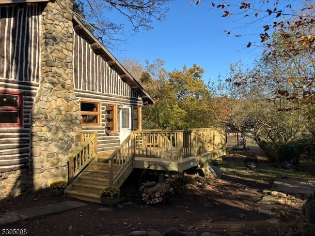 Building Photo - 251 Cupsaw Dr