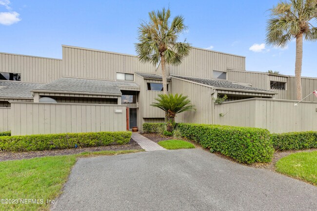 Building Photo - 9986 Sawgrass Dr E