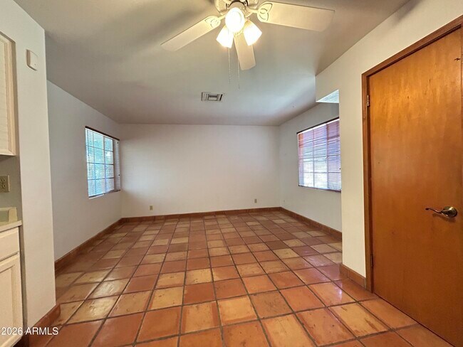 Building Photo - 3122 E Montecito Ave