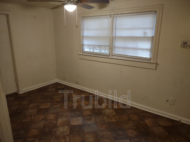 Building Photo - 3423 Navajo St