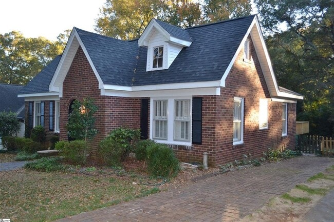 Building Photo - 40 Lanneau Dr