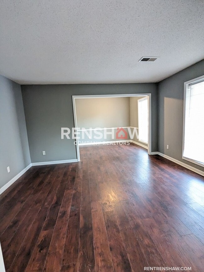 Building Photo - Classic 4/1.5 Home In Memphis Now Availabl...