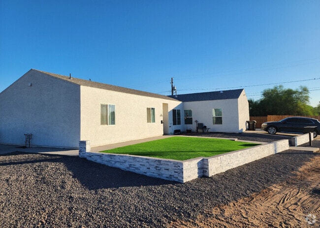 Building Photo - 220 4th Ave E
