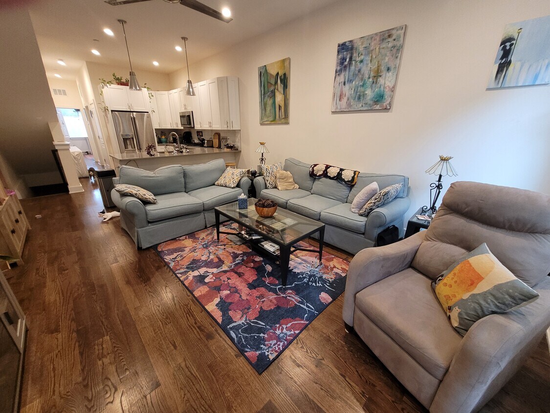 Living room/Kitchen - 976 N Marshall St