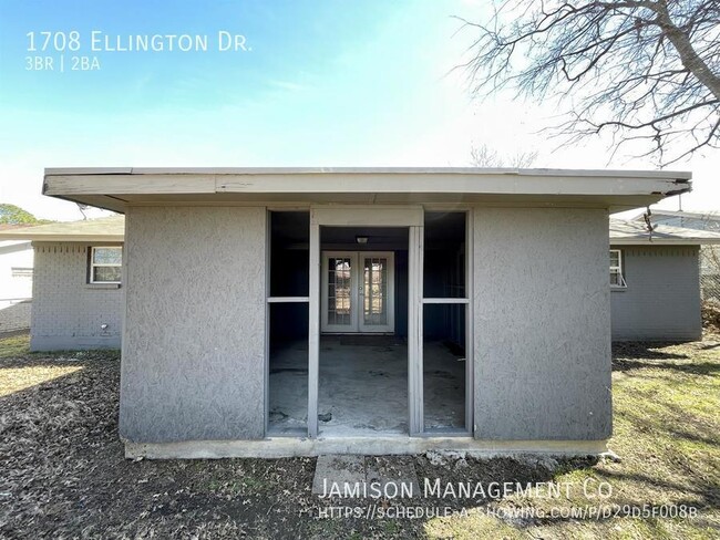 Building Photo - 1708 Ellington Dr