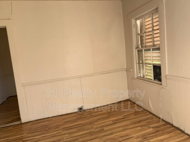 Building Photo - 2711 W Walker St