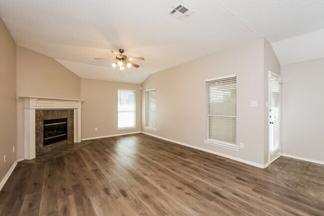 Building Photo - 604 Horseshoe Ct