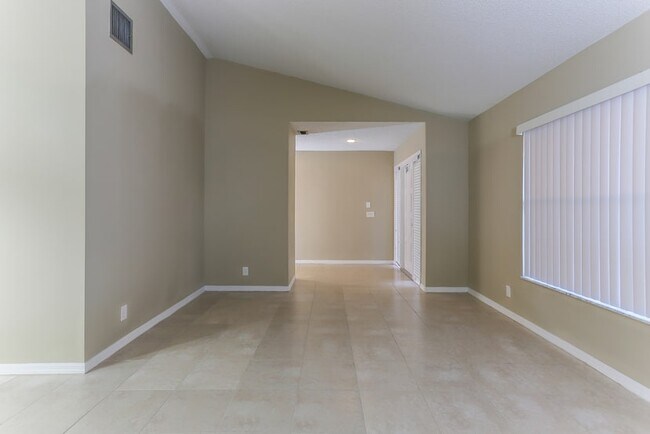 Building Photo - 1825 Lotus Ln